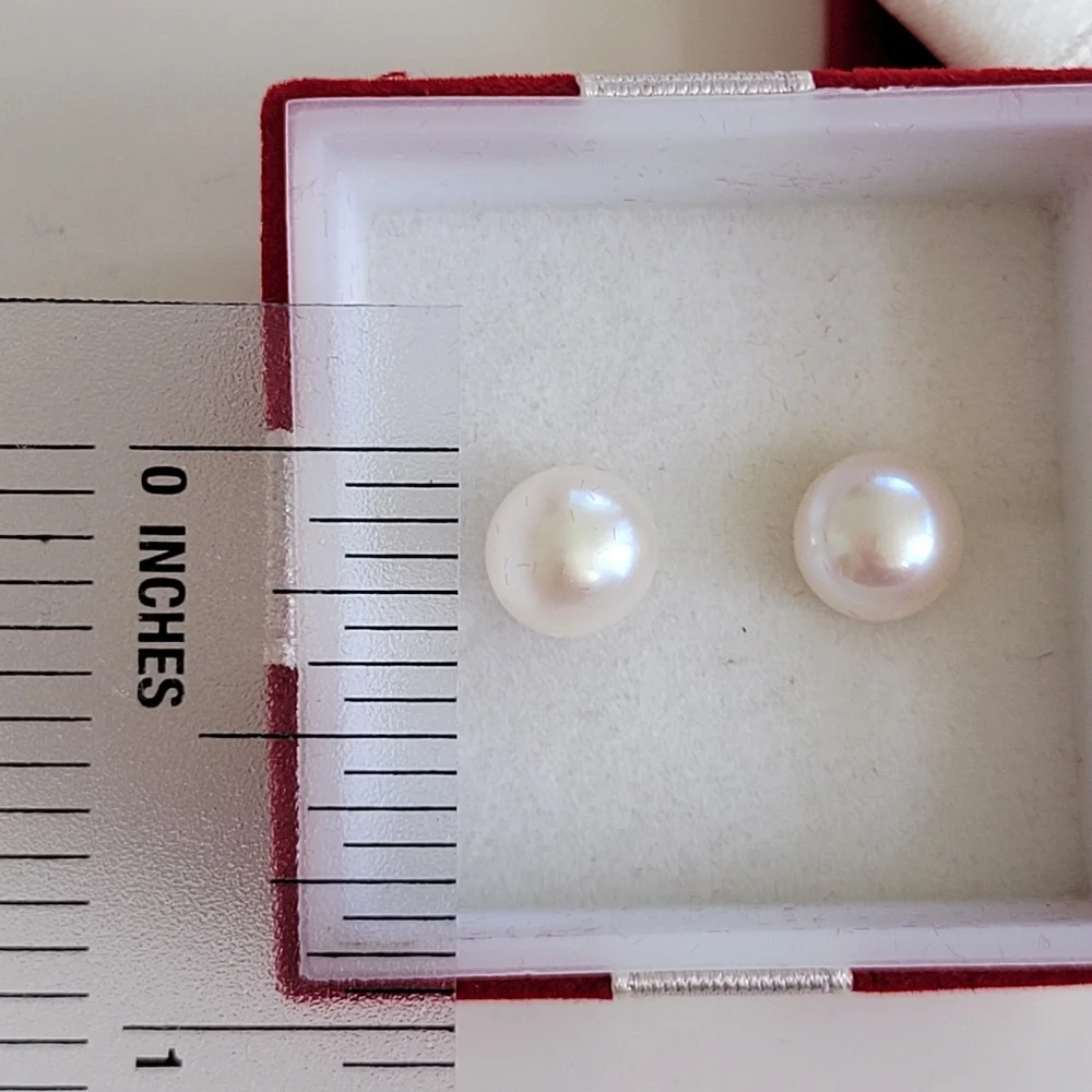 Avon | Freshwater Pearl Earrings in Present Gift Box - Picture 3 of 6